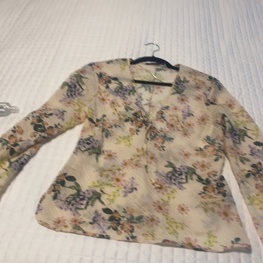 Zara floral top never worn